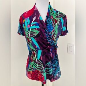 DOLCEZZA Simply Art Pullover Top Short Sleeve Faux Wrap Front Artsy Colourful